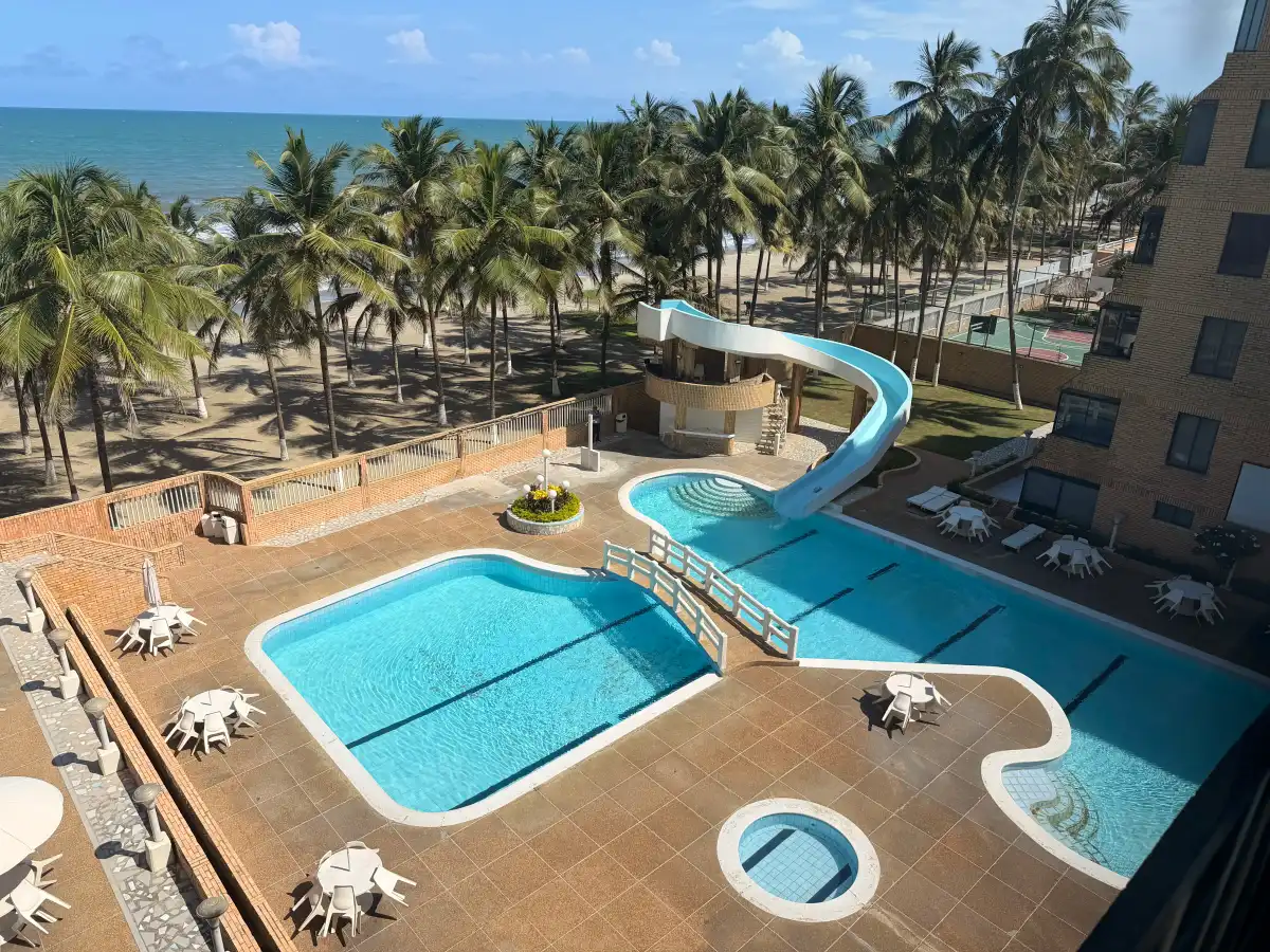 Piscina con Tobogán